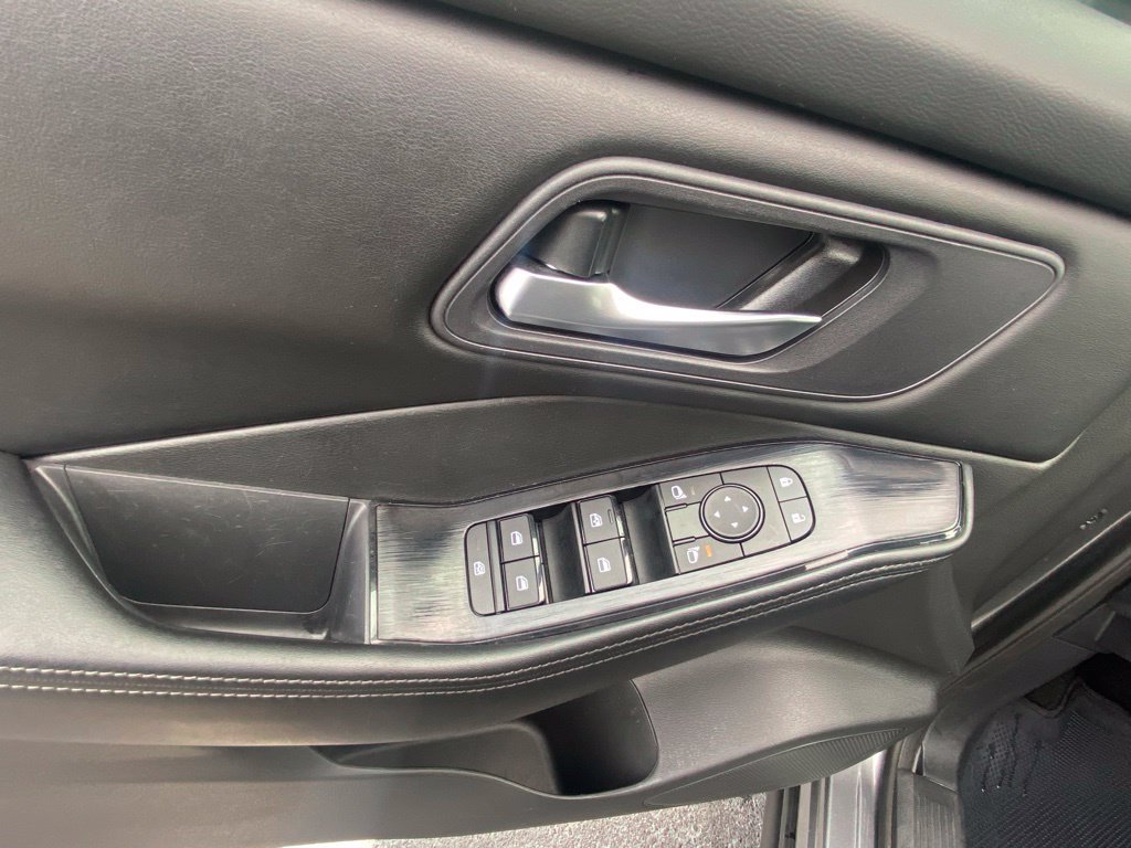 Used 2024 Nissan Rogue SV FWD image 11