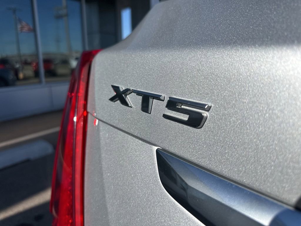 Used 2017 Cadillac XT5 Premium Luxury w/ LPO, Wheel Lock Package image 10