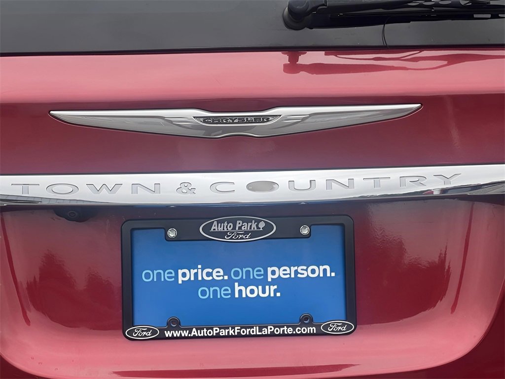 Used 2016 Chrysler Town & Country Touring image 13