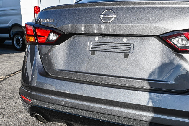 Used 2025 Nissan Altima 2.5 SR FWD image 11