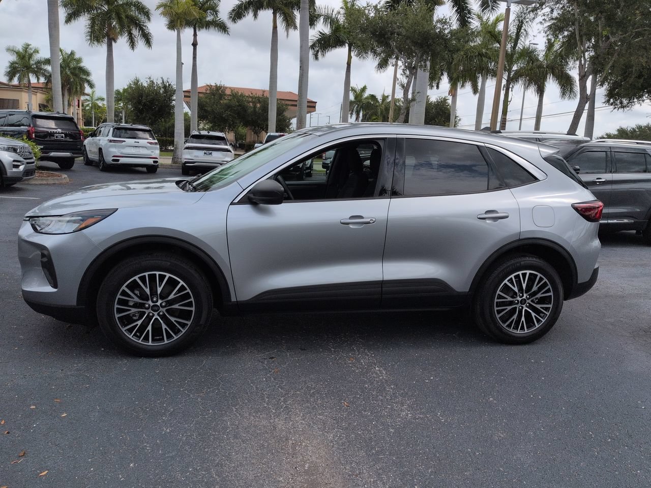 Certified 2023 Ford Escape Active AWD/4WD image 7