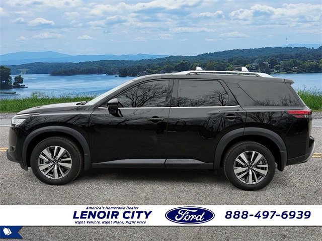 Used 2023 Nissan Pathfinder SL image 2