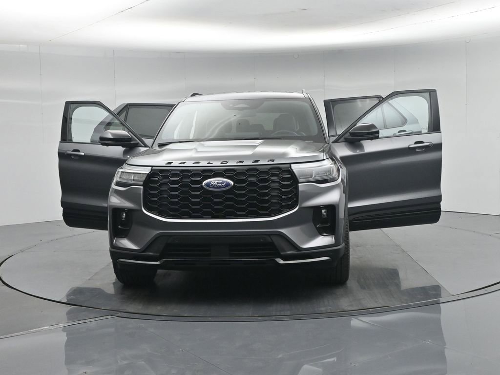 Certified 2025 Ford Explorer ST-Line w/ ST-Line Street Pack AWD/4WD image 33