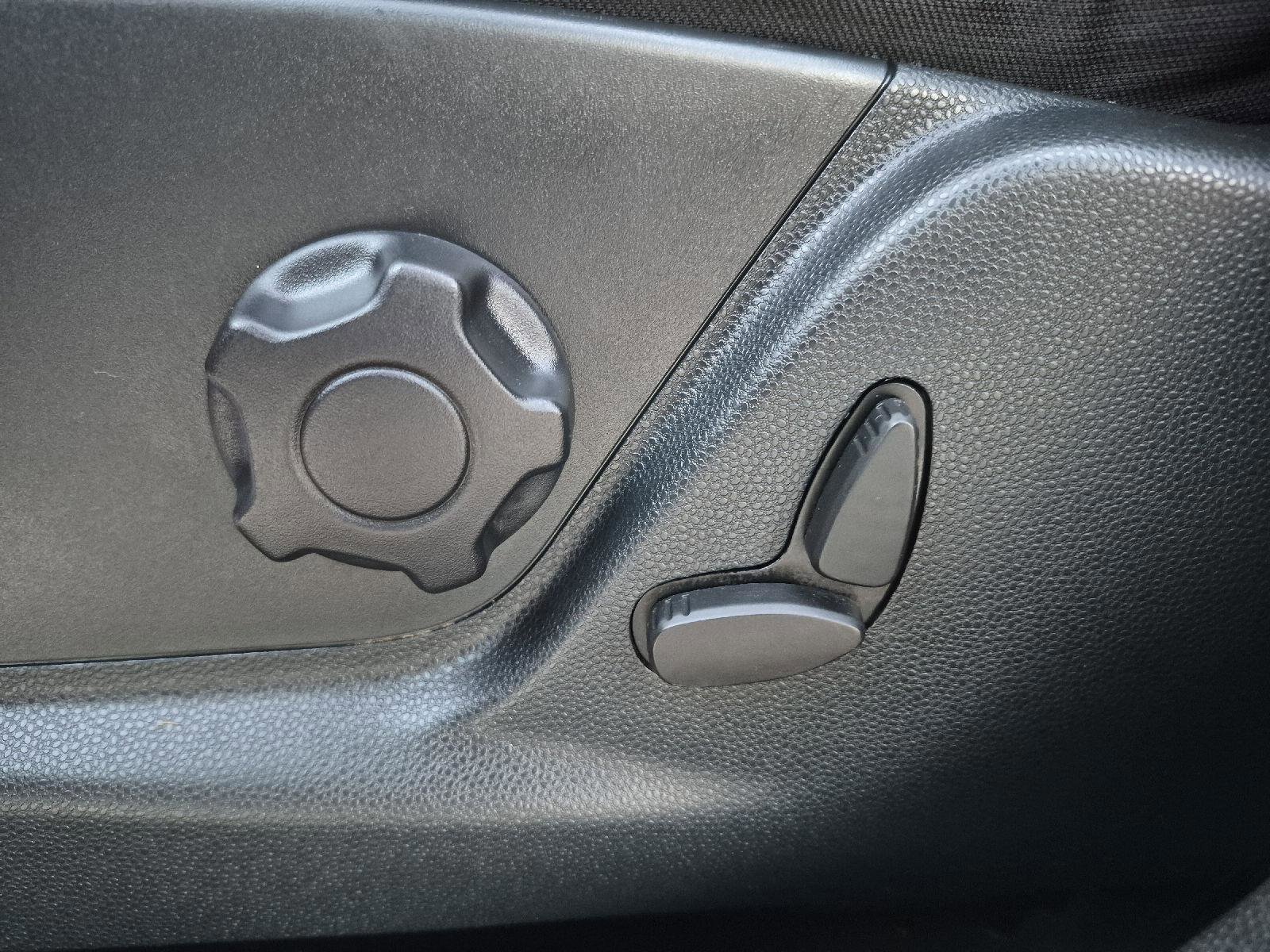 Certified 2020 Ford EcoSport SE w/ SE Convenience Package image 17