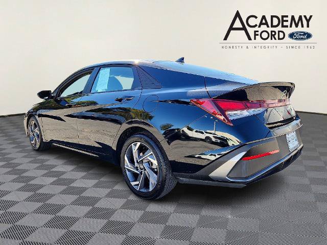 Used 2025 Hyundai Elantra Sport FWD image 4
