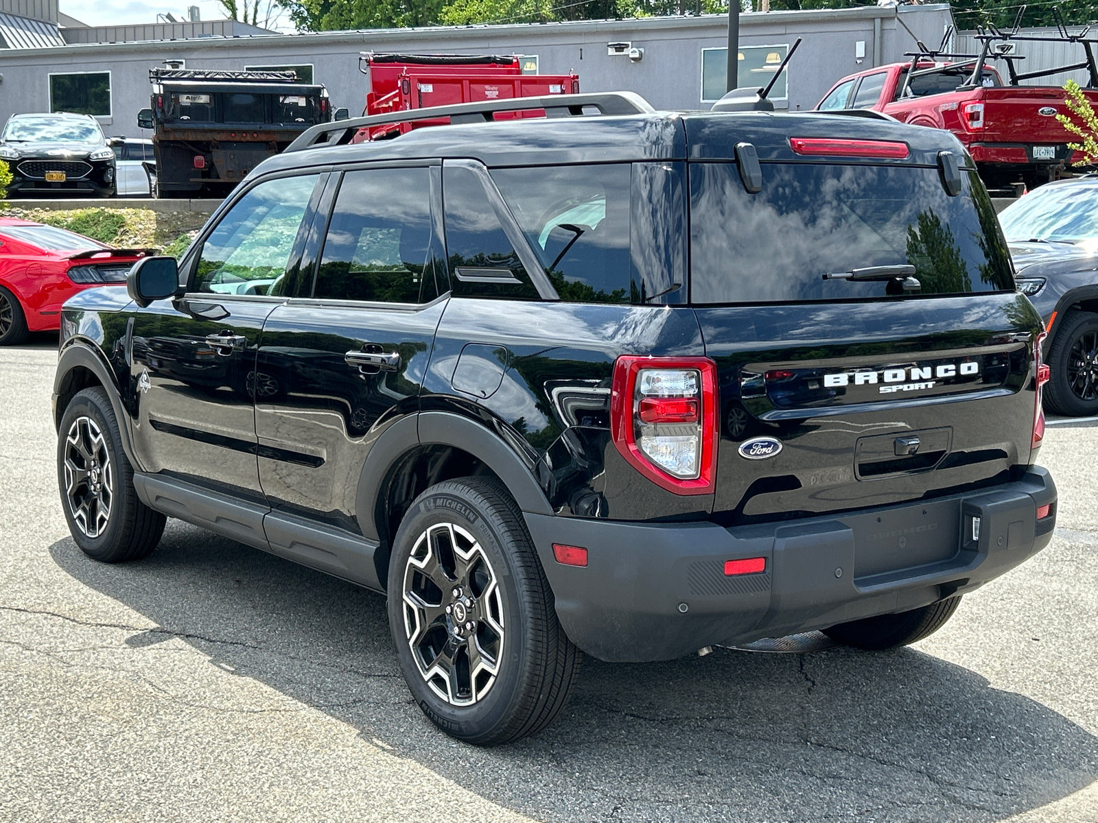 Certified 2025 Ford Bronco Sport Outer Banks w/ Outer Banks Tech Package+ AWD/4WD image 4