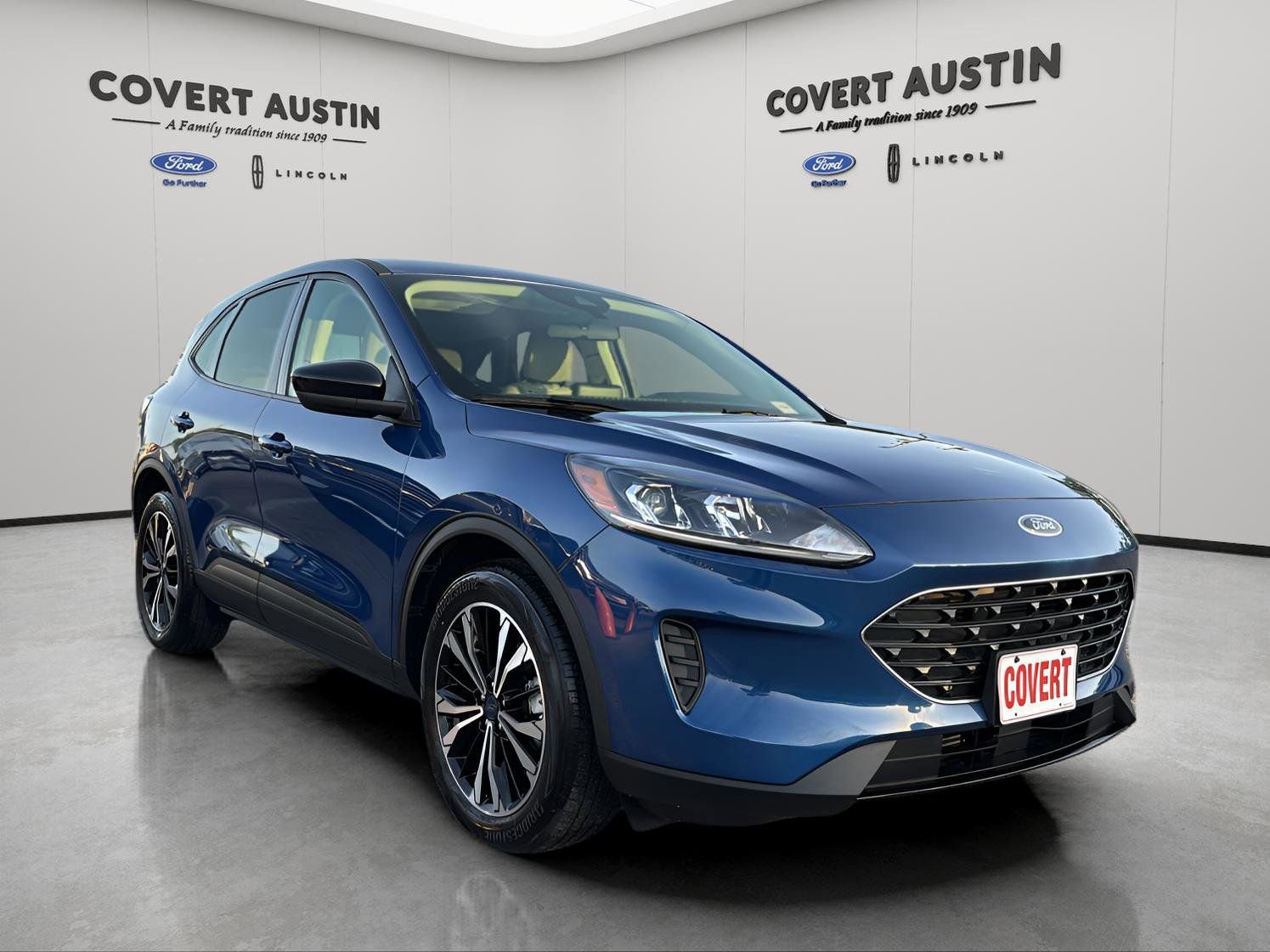 Certified 2022 Ford Escape SE w/ SE Sport Appearance Package image 7