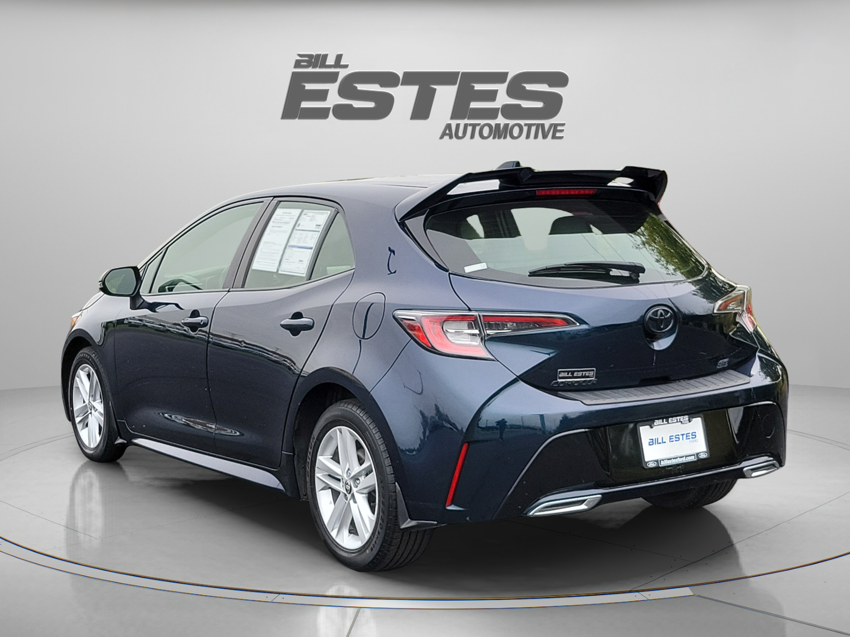 Used 2022 Toyota Corolla SE w/ SE Preferred Package FWD image 2