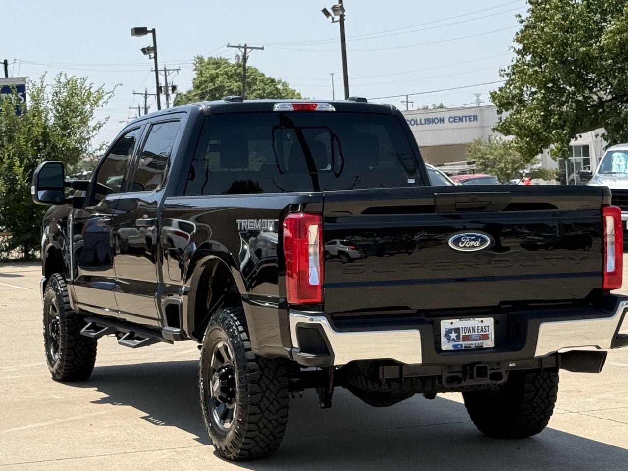 Certified 2025 Ford F250 XLT w/ Tremor Off-Road Package AWD/4WD image 5