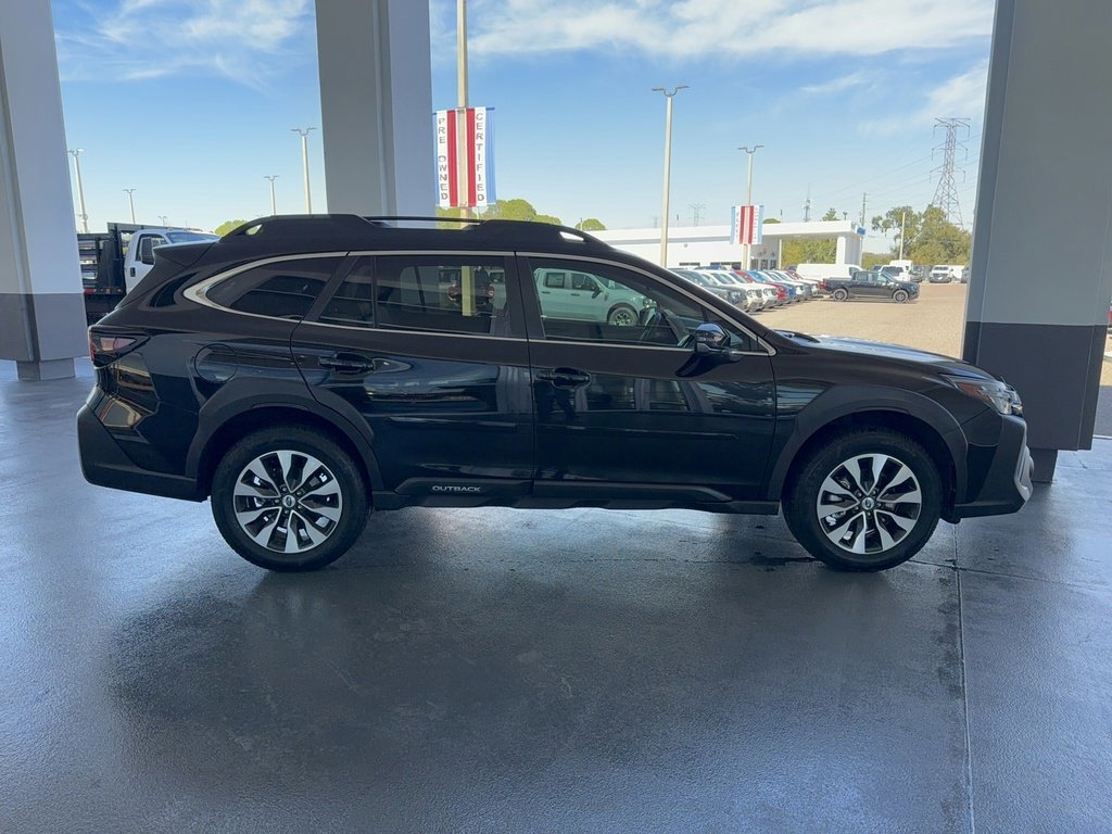 Used 2023 Subaru Outback Limited XT image 2