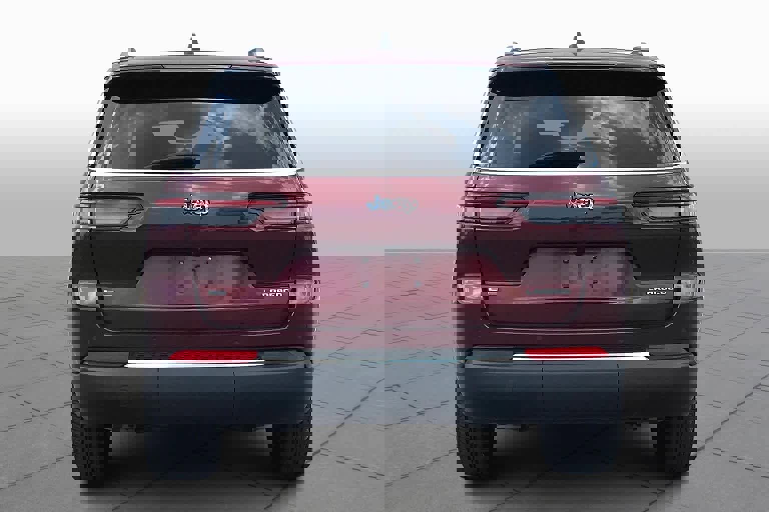 Used 2021 Jeep Grand Cherokee L Laredo w/ Luxury Tech Group I image 2