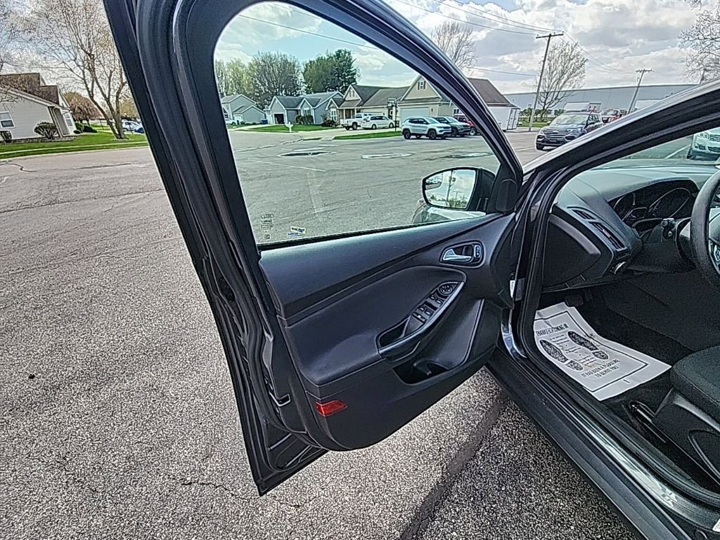 Certified 2018 Ford Focus SEL FWD image 22