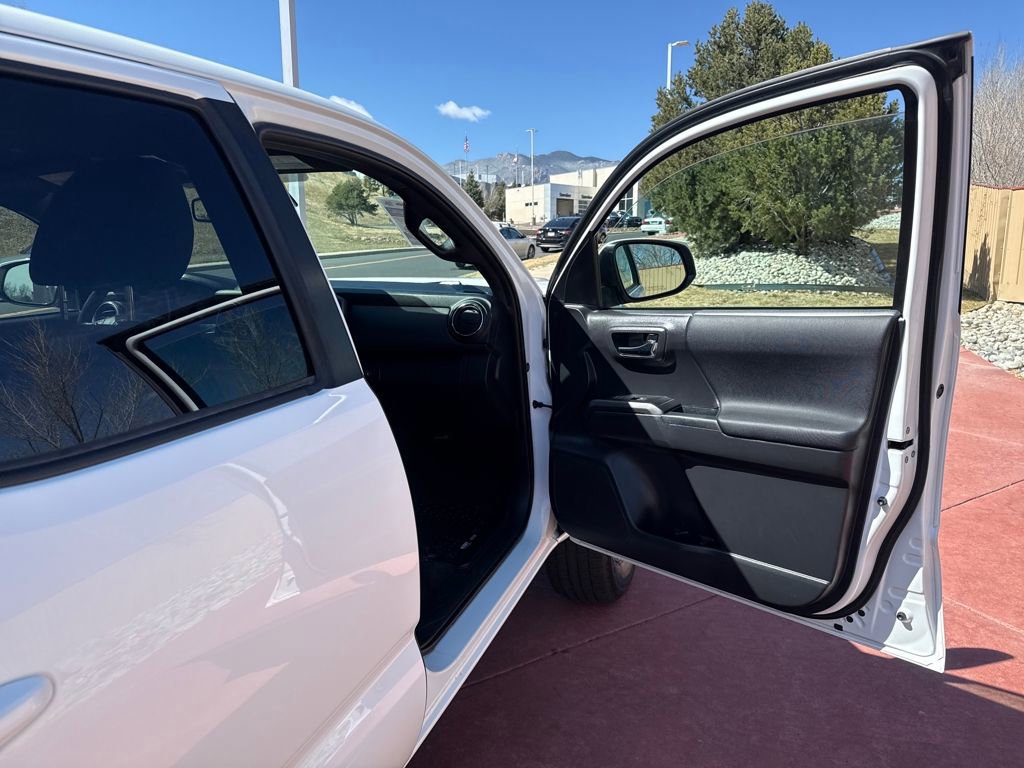 Used 2022 Toyota Tacoma TRD Off-Road w/ Technology Package image 23