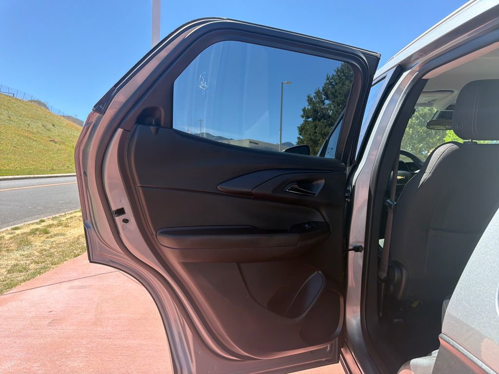 Used 2025 Chevrolet TrailBlazer LT AWD/4WD image 19