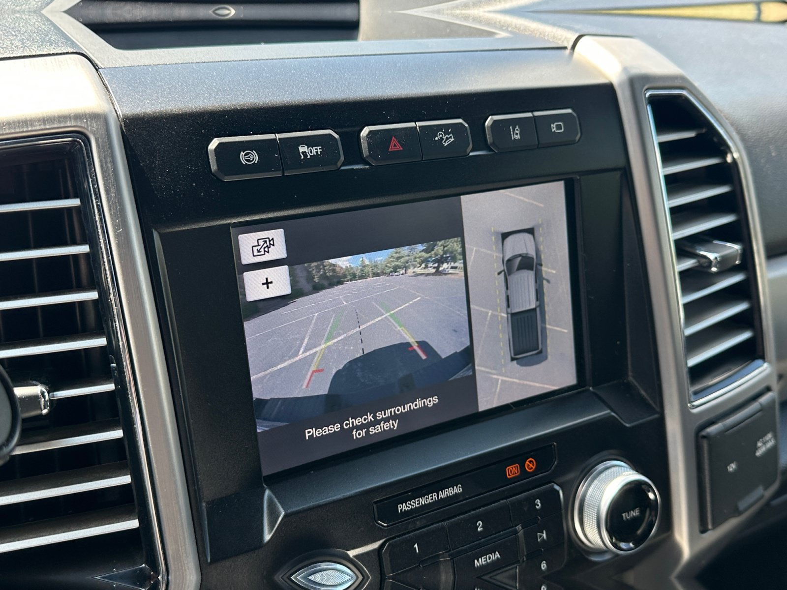 Certified 2019 Ford F250 Platinum w/ Platinum Ultimate Package AWD/4WD image 15