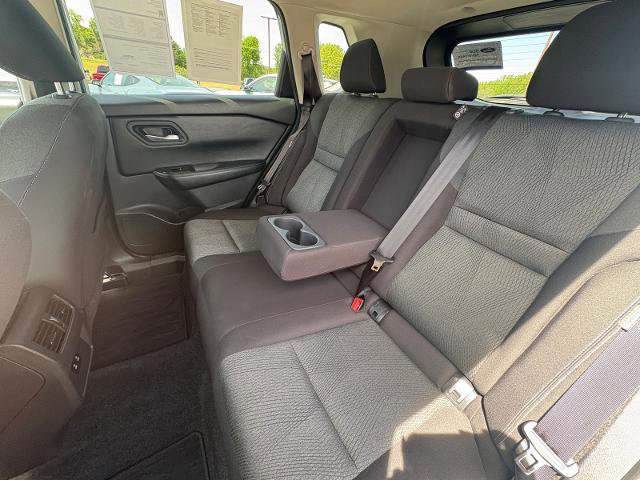 Used 2025 Nissan Rogue SV FWD image 29