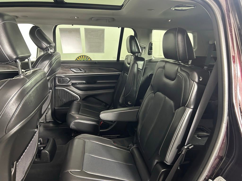 Used 2022 Jeep Grand Cherokee L Limited w/ Luxury Tech Group II AWD/4WD image 17