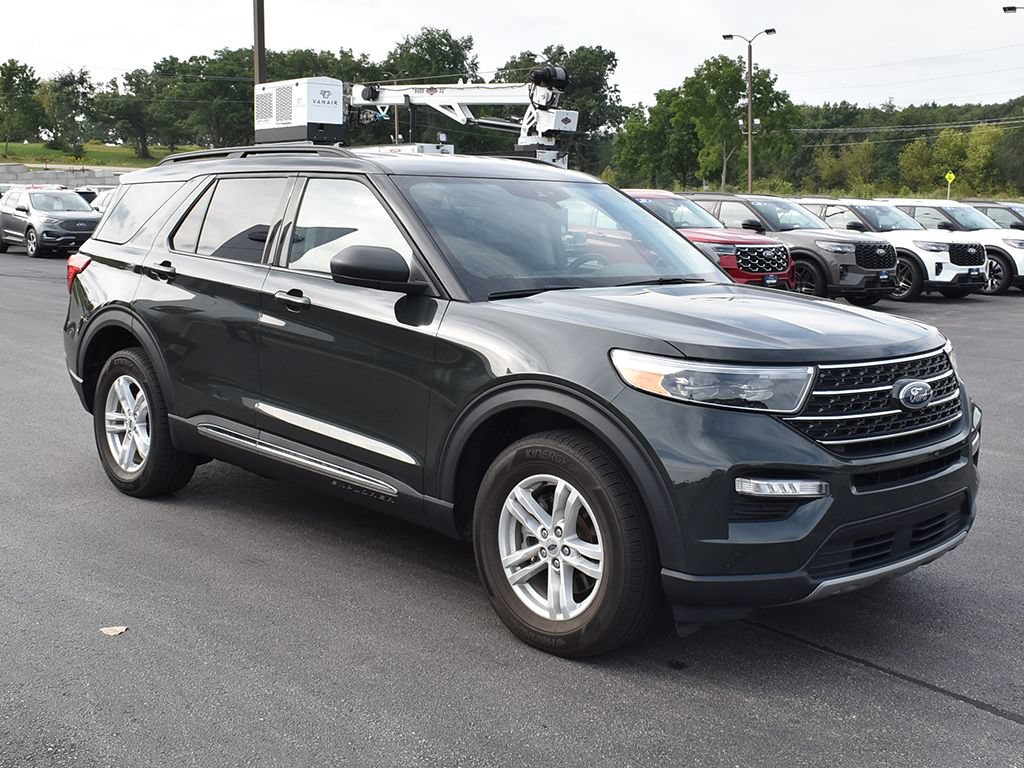 Certified 2024 Ford Explorer XLT w/ Equipment Group 202A AWD/4WD image 3