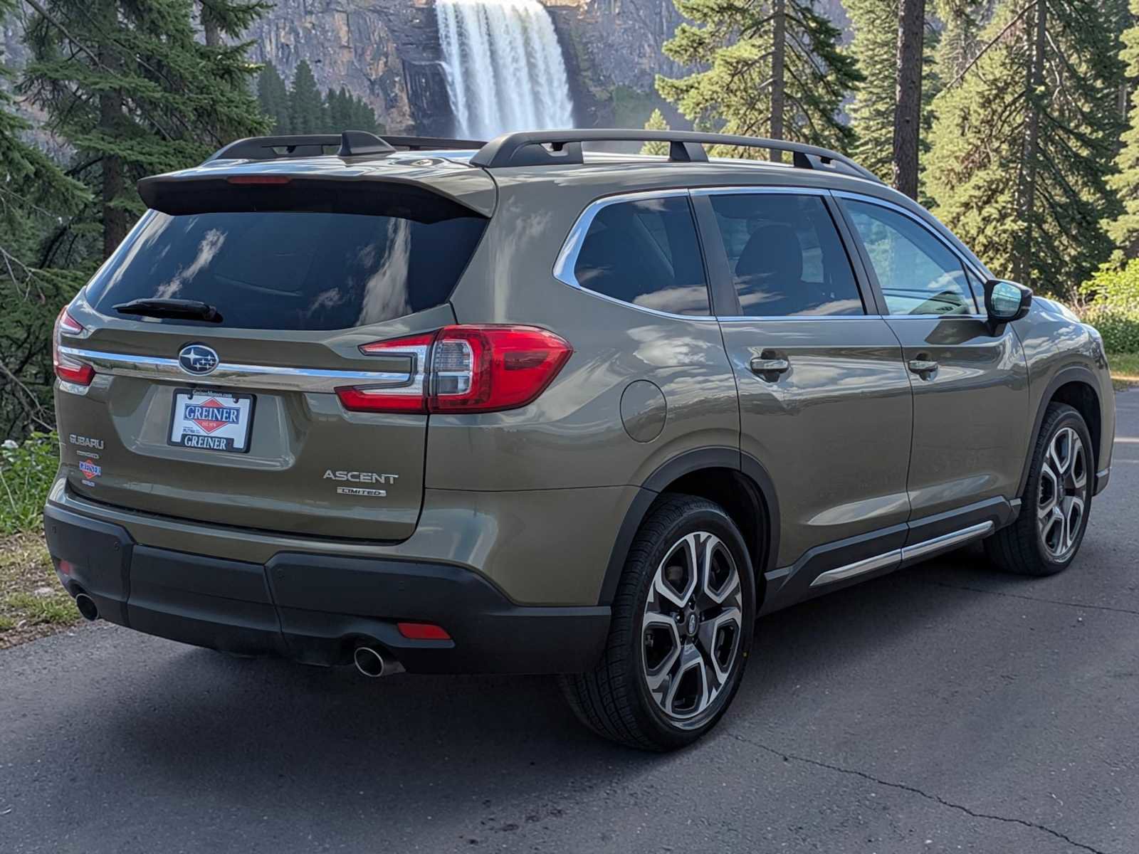 Used 2024 Subaru Ascent Limited w/ Technology Package AWD/4WD image 6