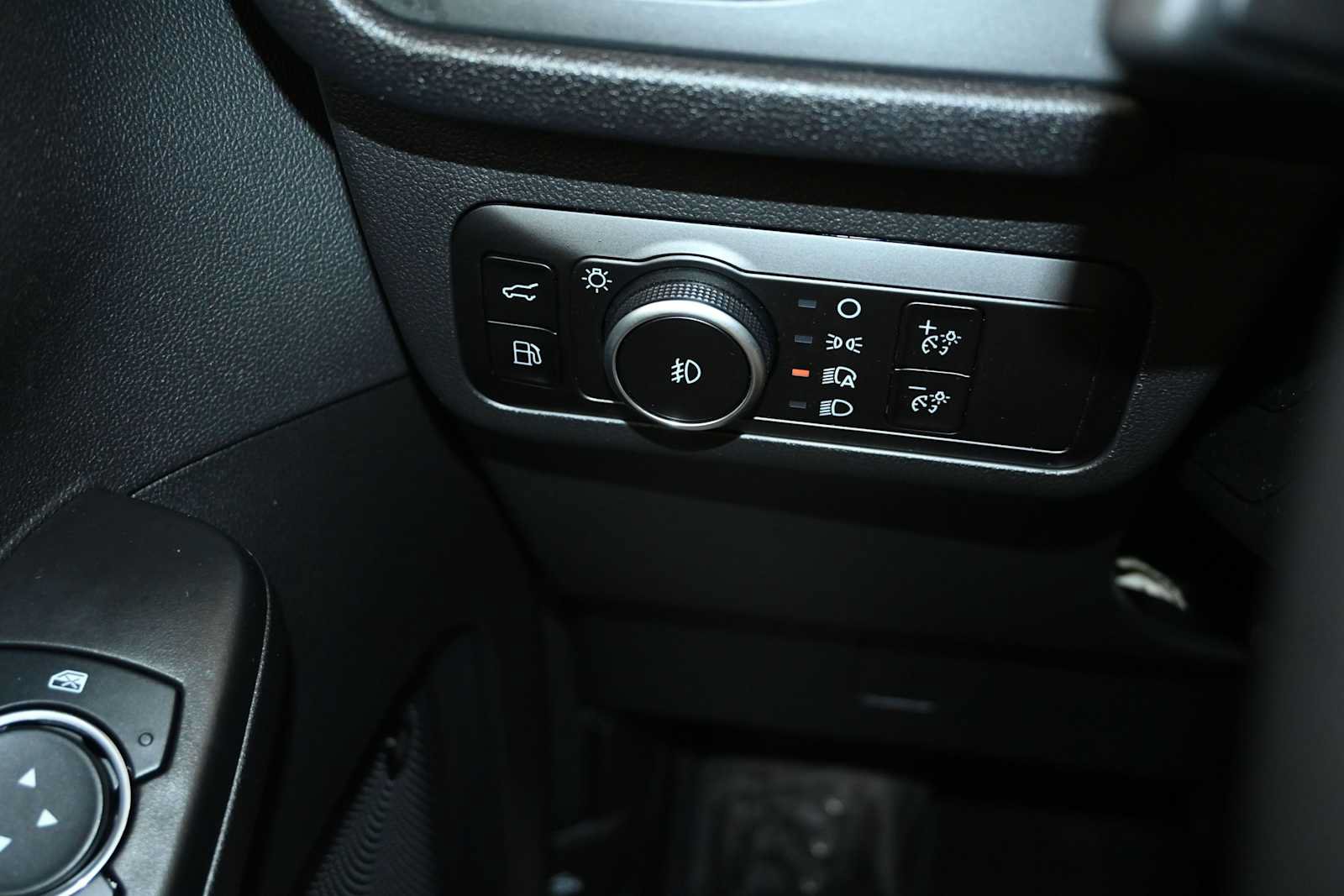 Certified 2026 Ford Escape SE w/ PHEV Premium Package FWD image 19
