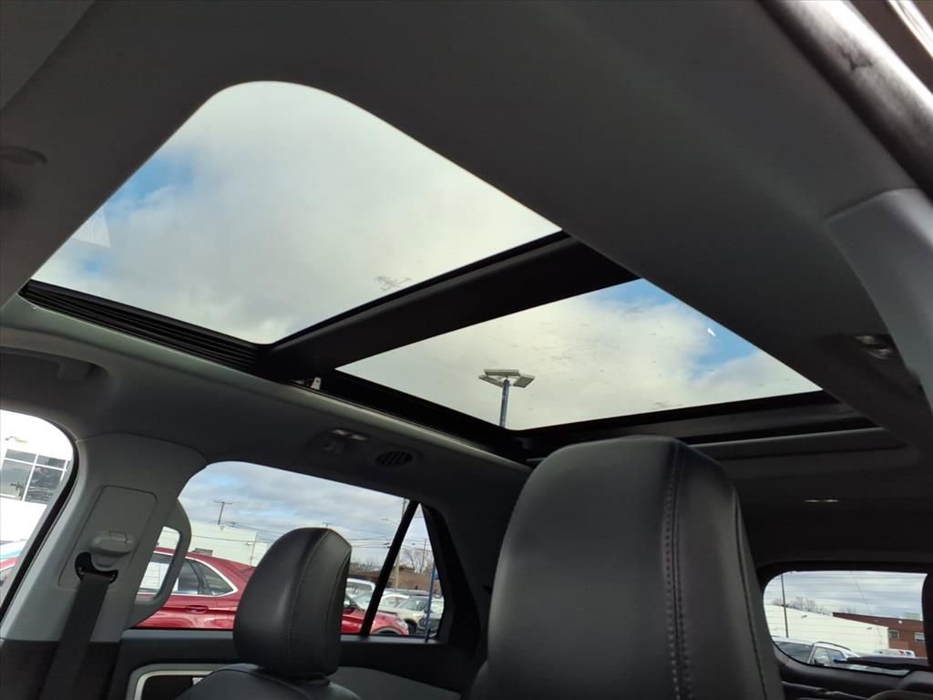 Certified 2023 Ford Explorer XLT w/ Equipment Group 202A image 17