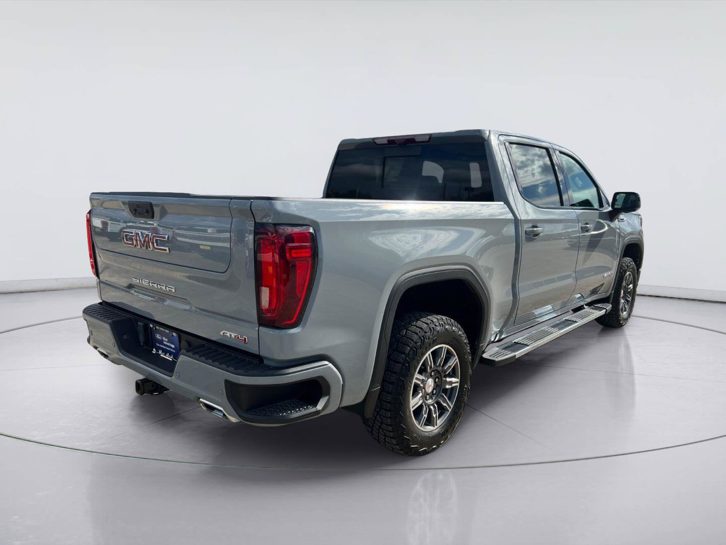 Used 2024 GMC Sierra 1500 AT4 w/ Technology Package AWD/4WD image 3