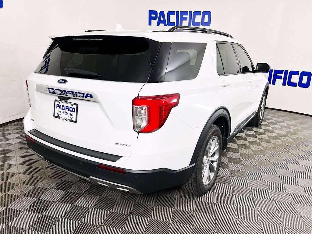 Certified 2023 Ford Explorer XLT w/ Equipment Group 202A AWD/4WD image 3