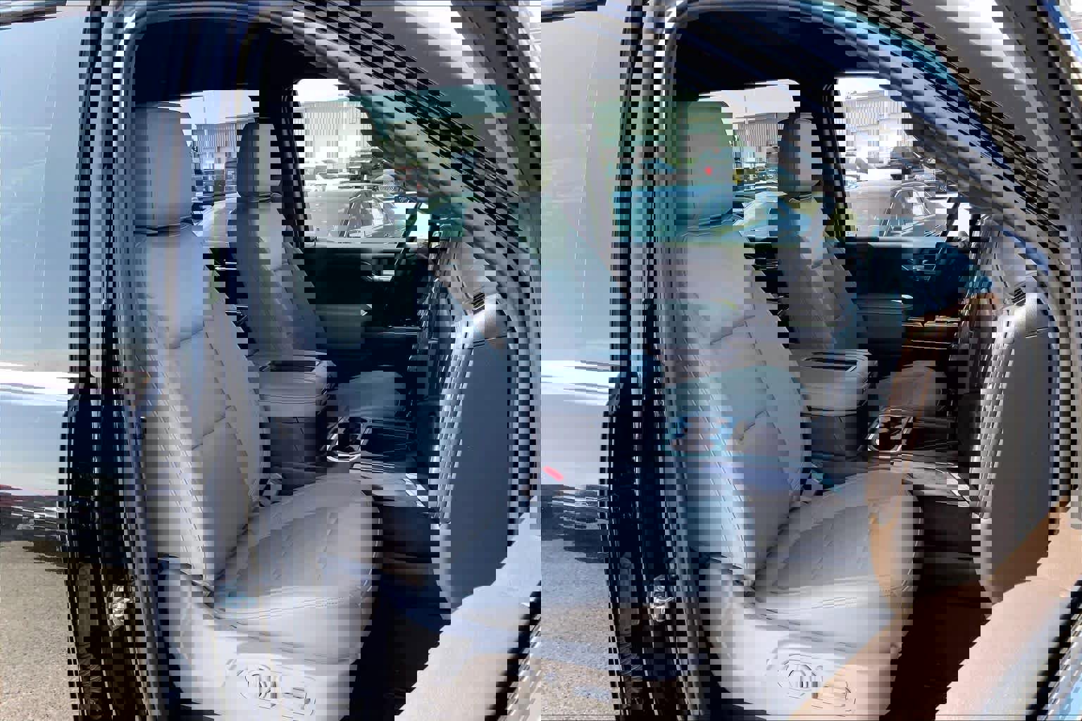 Used 2022 Chevrolet Silverado 2500 LTZ w/ LTZ Convenience Package image 11