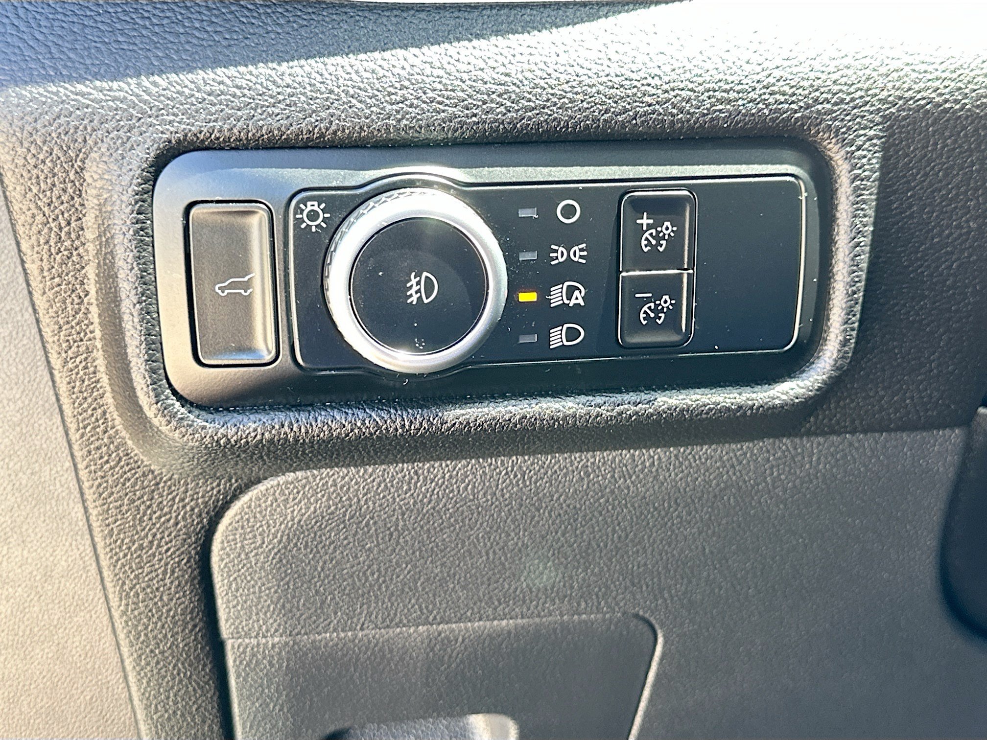 Certified 2023 Ford Explorer XLT w/ Equipment Group 202A RWD image 10