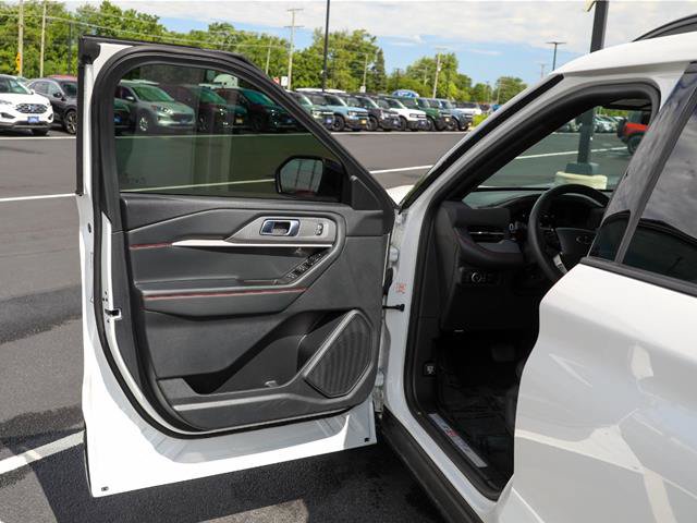 Certified 2025 Ford Explorer ST-Line w/ ST-Line Street Pack AWD/4WD image 16