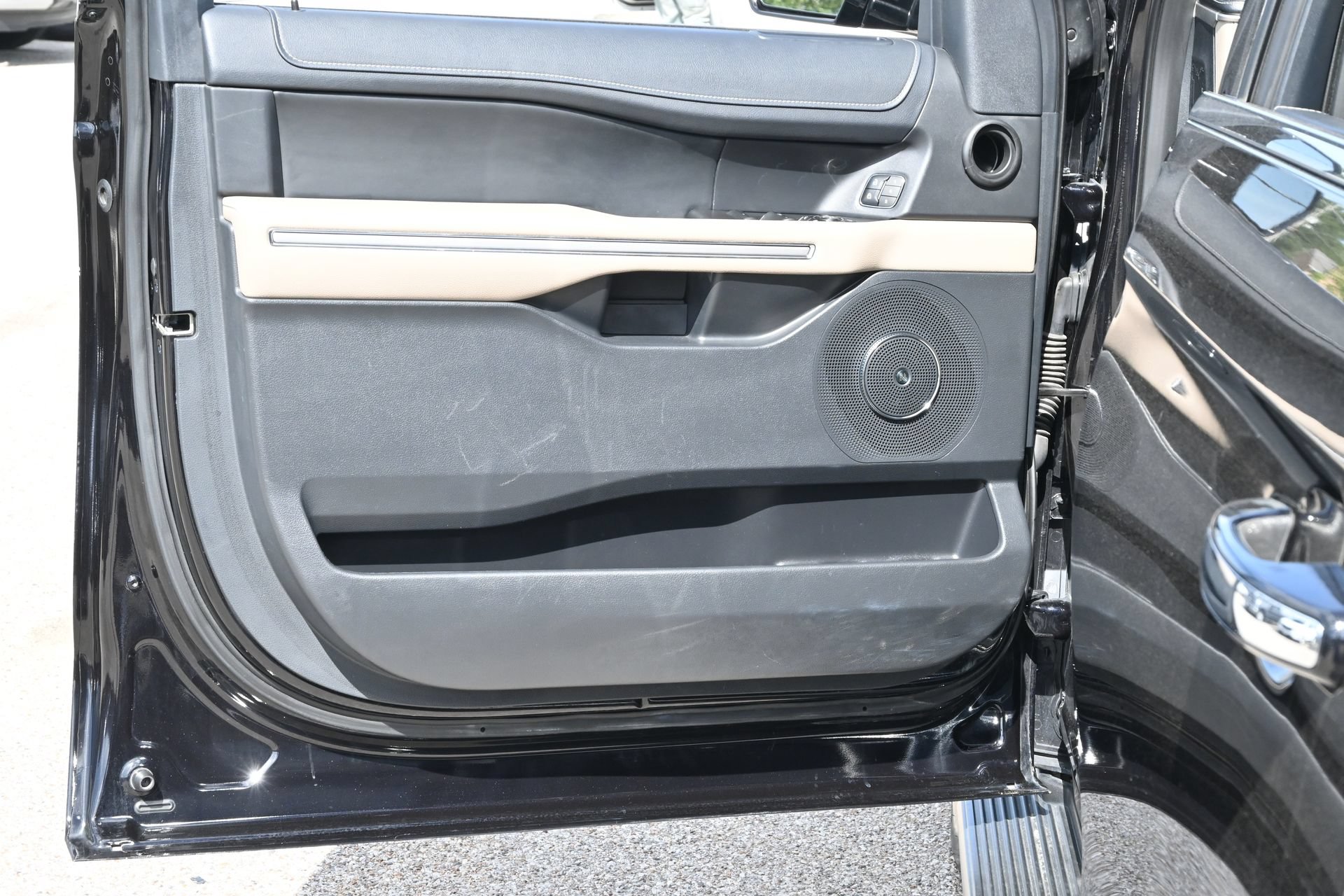 Certified 2024 Ford Expedition Limited RWD image 15