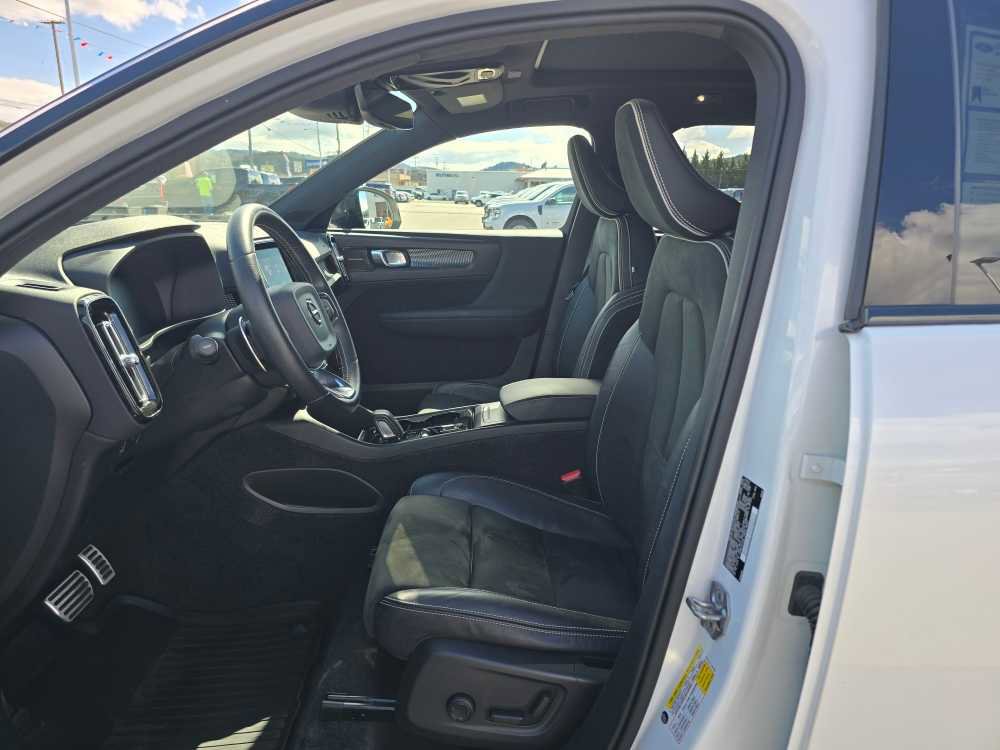 Used 2019 Volvo XC40 T5 R-Design image 9