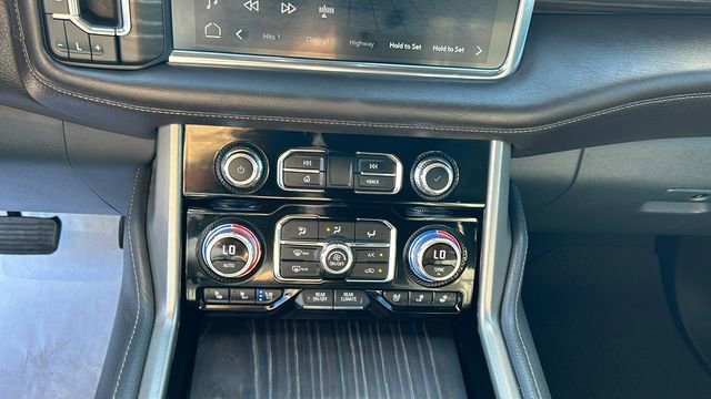 Used 2022 GMC Yukon XL Denali w/ Denali Premium Package image 23