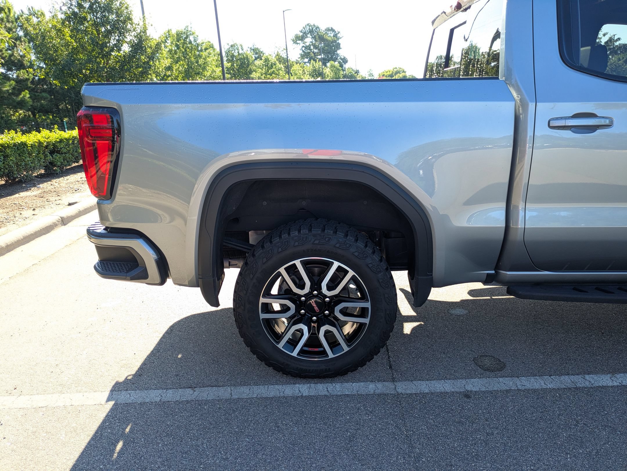 Used 2025 GMC Sierra 1500 AT4 w/ AT4 Premium Package AWD/4WD image 36