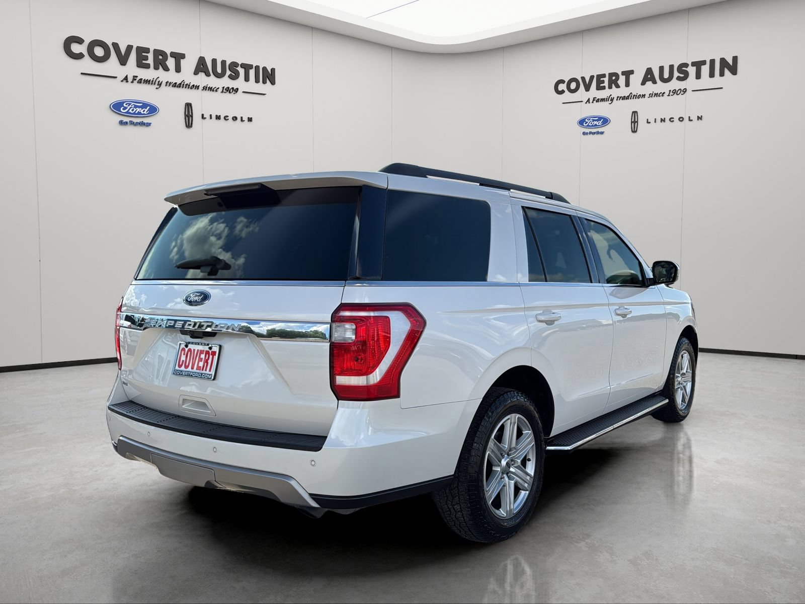 Certified 2018 Ford Expedition XLT w/ Equipment Group 202A RWD image 5