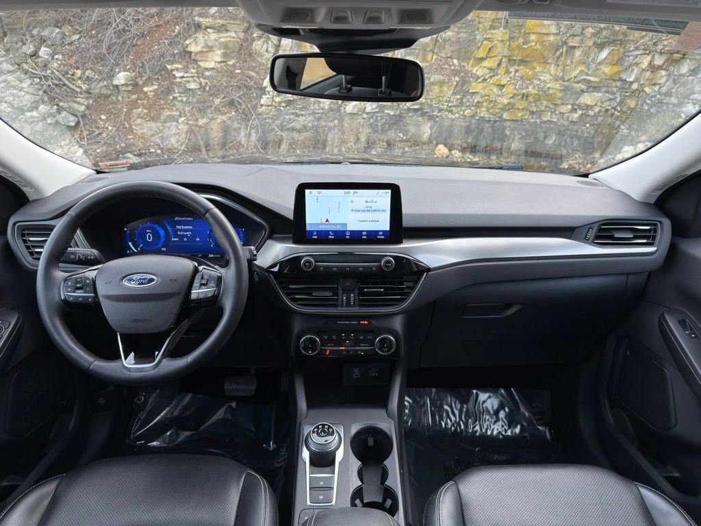 Certified 2022 Ford Escape Titanium w/ Class II Trailer Tow Package image 14