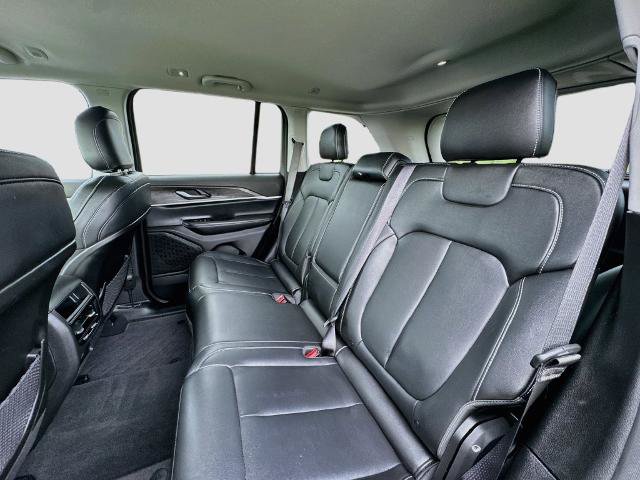 Used 2023 Jeep Grand Cherokee Limited w/ Black Appearance Package AWD/4WD image 20