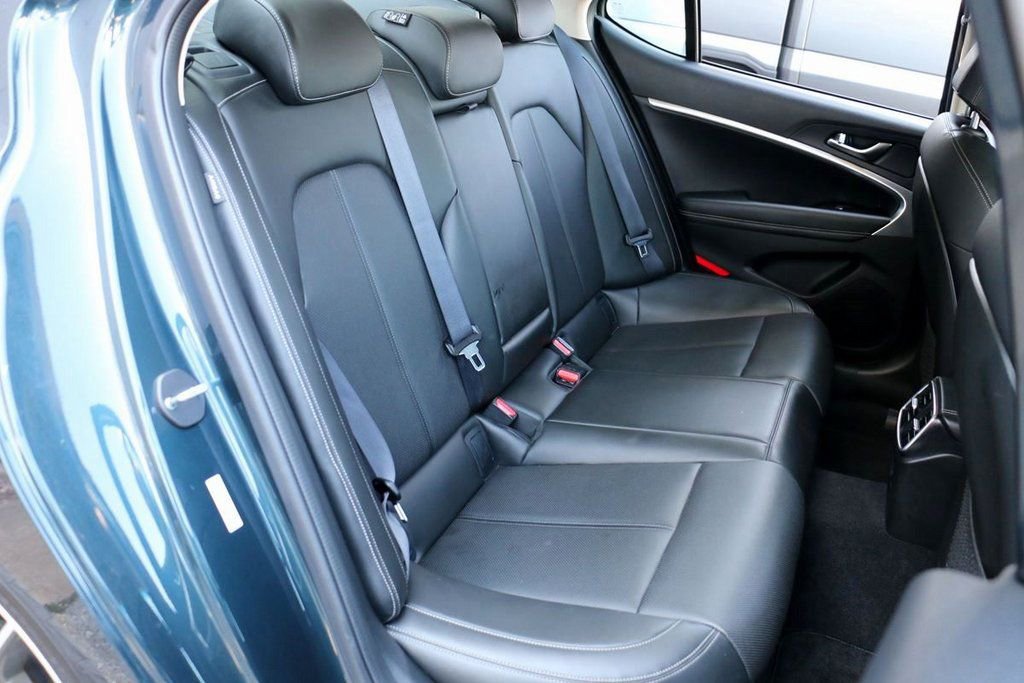 Used 2025 Genesis G70 2.5T image 28