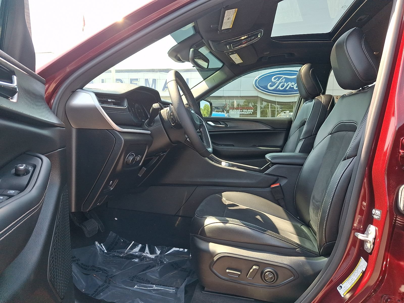 Used 2024 Jeep Grand Cherokee Altitude AWD/4WD image 14