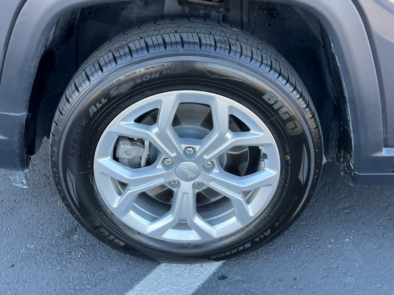 Used 2024 Jeep Compass Sport image 13