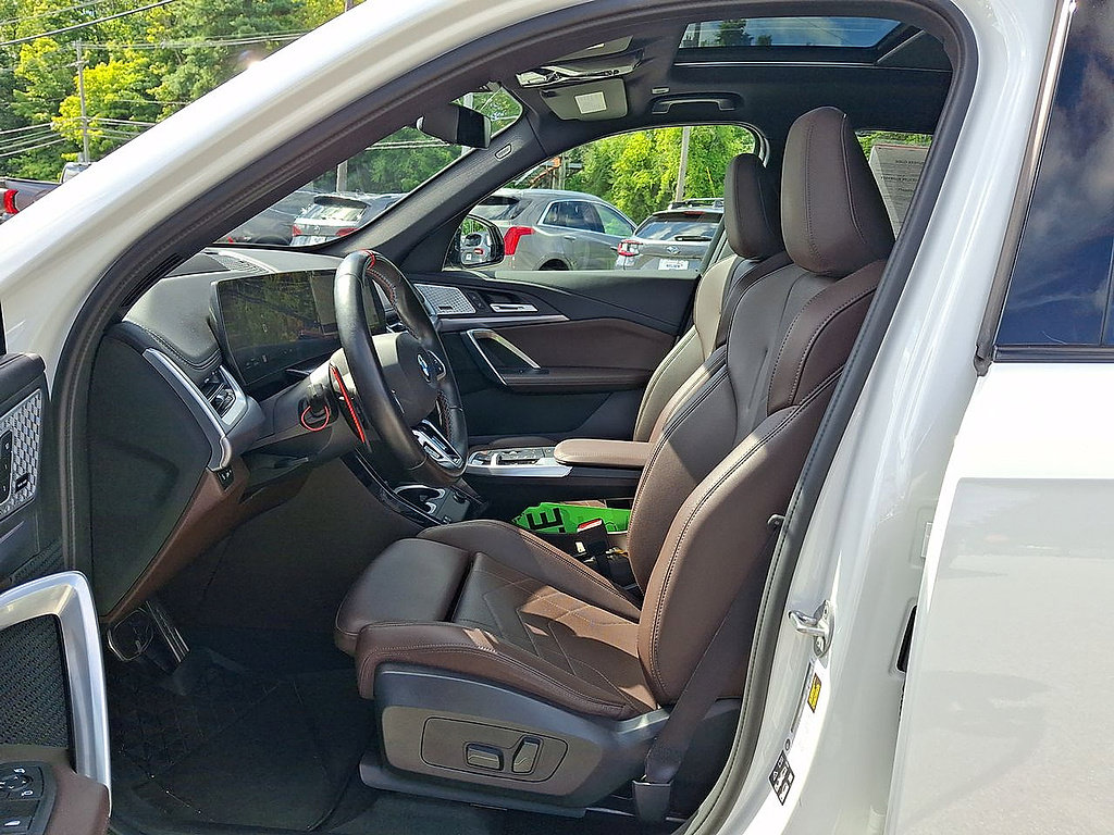 Used 2025 BMW X1 M35i w/ Premium Package AWD/4WD image 11