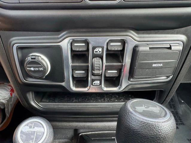 Used 2023 Jeep Wrangler Unlimited w/ Cold Weather Group AWD/4WD image 30