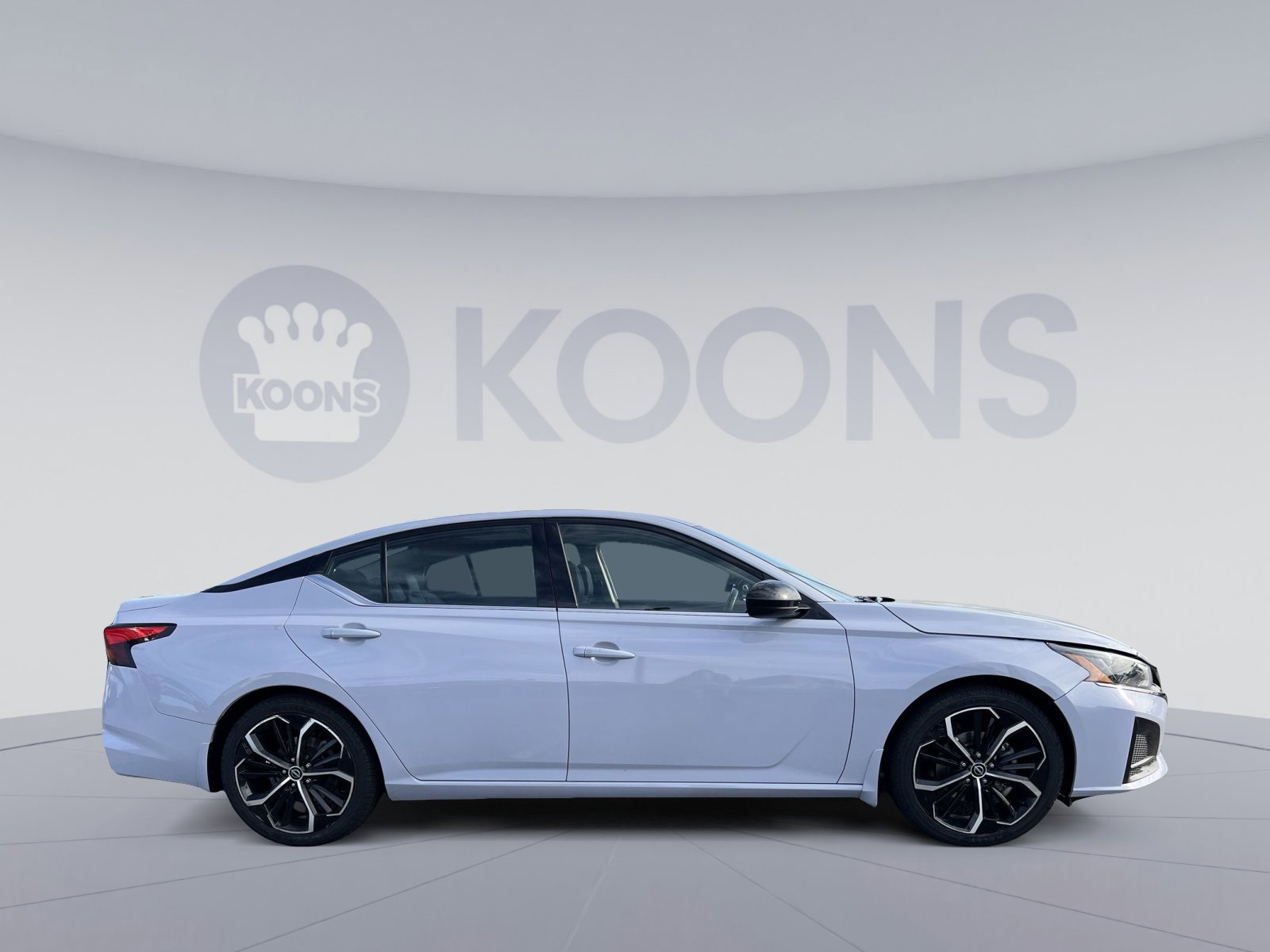 Used 2023 Nissan Altima 2.5 SR w/ SR Premium Package image 4