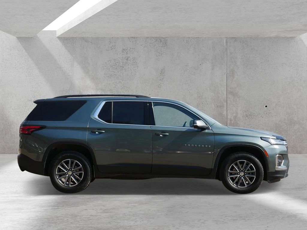 Used 2023 Chevrolet Traverse LT FWD image 2