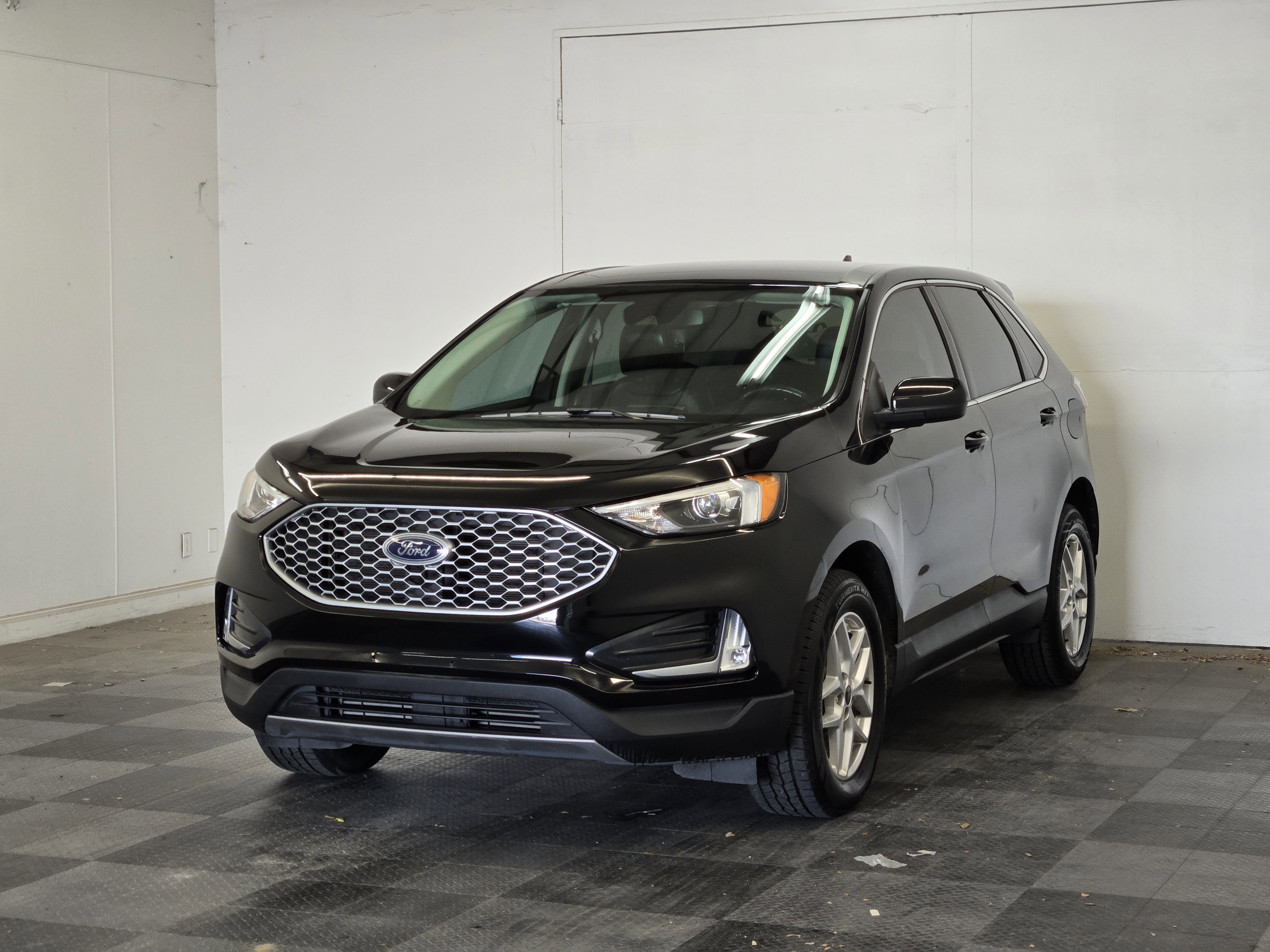 Certified 2023 Ford Edge SEL w/ Convenience Package AWD/4WD image 4