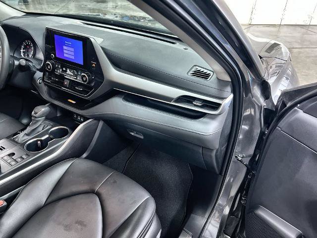Used 2024 Toyota Highlander XLE FWD image 29