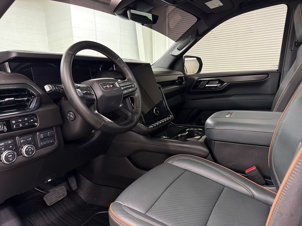 Used 2025 GMC Yukon AT4 w/ AT4 Premium Plus Package AWD/4WD image 6