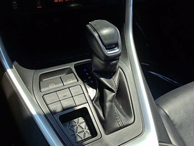 Used 2019 Toyota RAV4 XLE Premium w/ Cold Weather Package AWD/4WD image 15