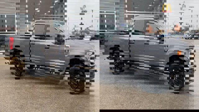 Certified 2022 Ford F250 XLT w/ Black Appearance Package image 3