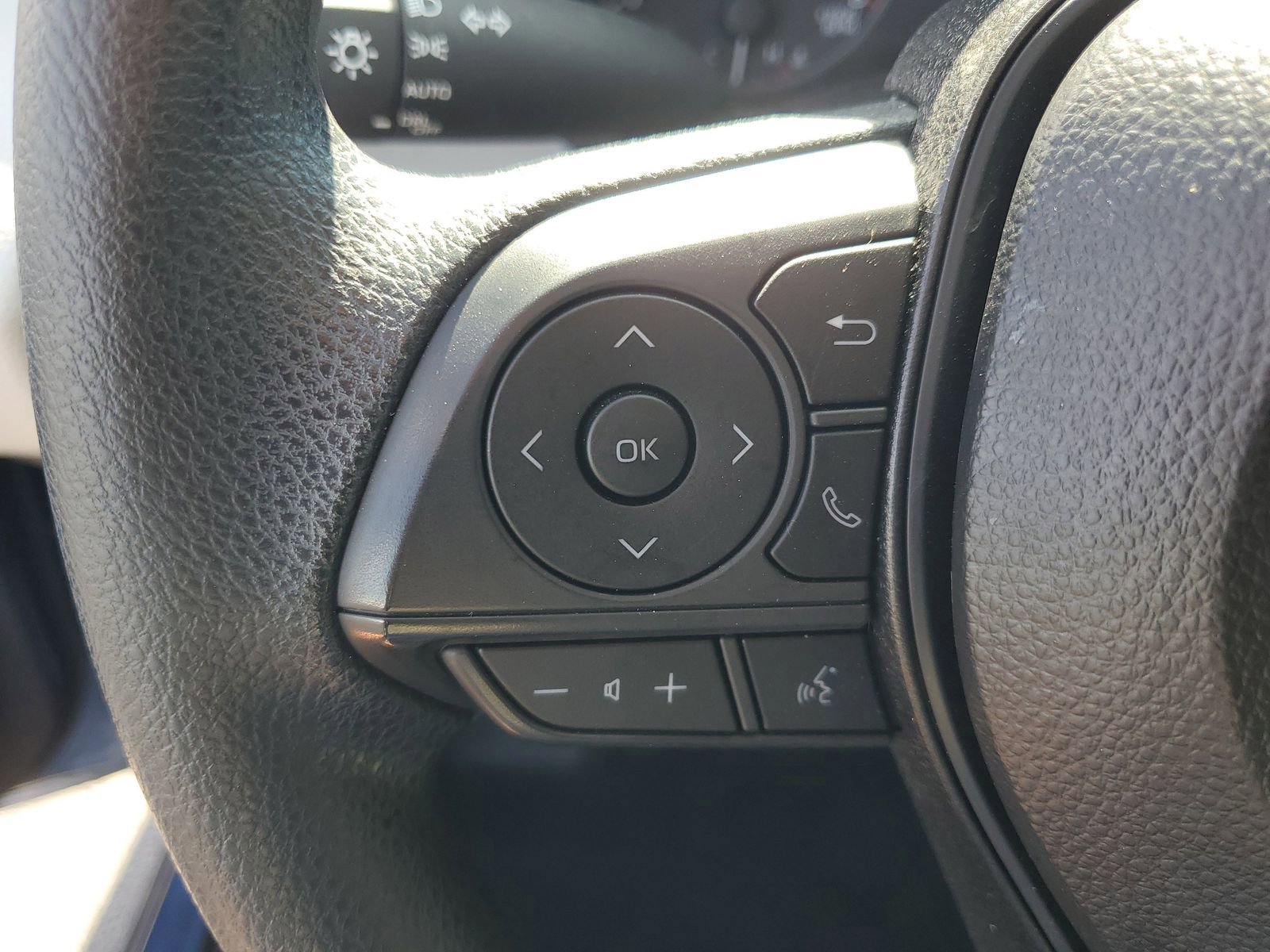 Used 2025 Toyota Corolla LE FWD image 19